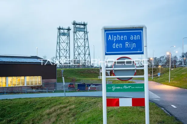 Taxi van Alphen aan den Rijn naar Schiphol Airport